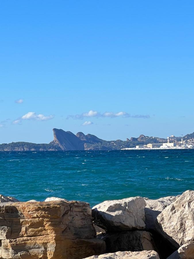 Appartement Entre Village Et Plages. Saint-Cyr-sur-Mer Luaran gambar