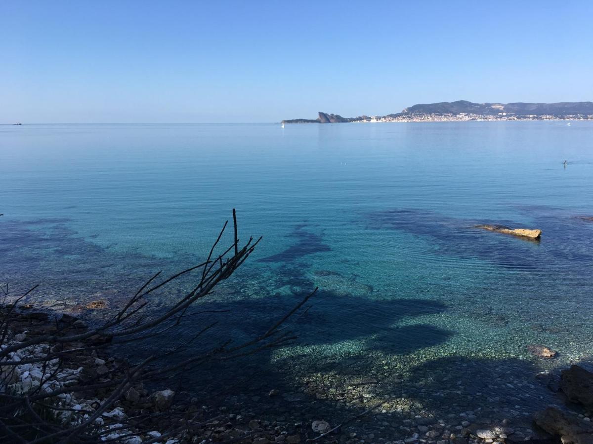 Appartement Entre Village Et Plages. Saint-Cyr-sur-Mer Luaran gambar
